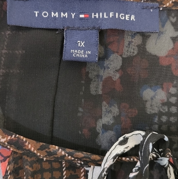 Tommy Hilfiger Top 1X Womens Blouse Patchwork Floral Print Plus Keyhole Back - Picture 5 of 9